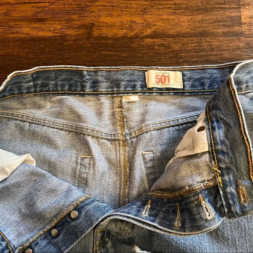 501 levis Button Fly Denim shorts Size 29